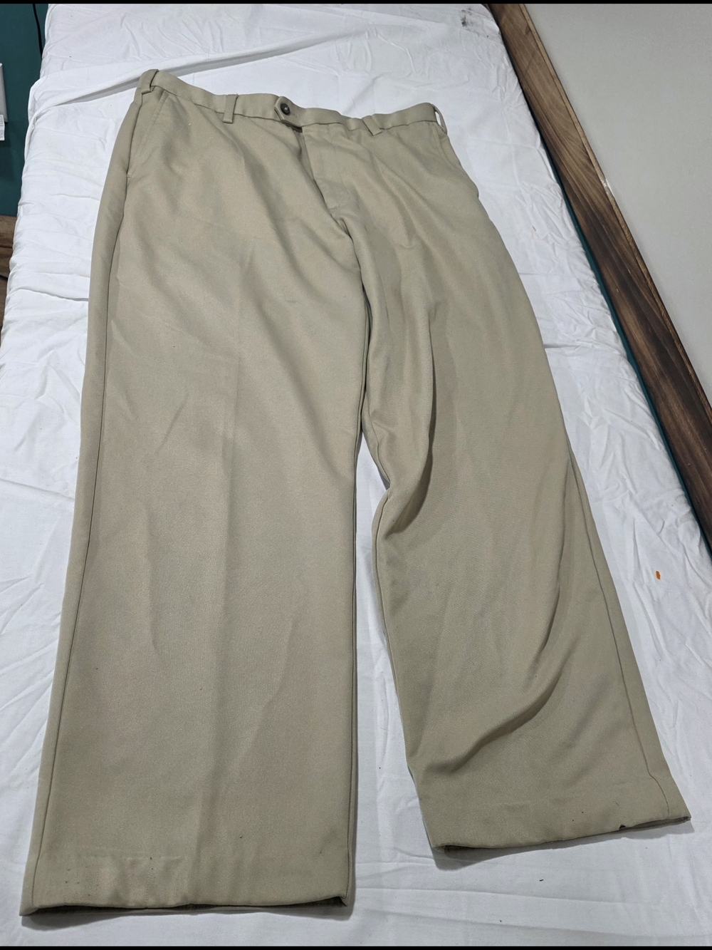 Izod XFG Men's Khaki Straight-Leg Chinos